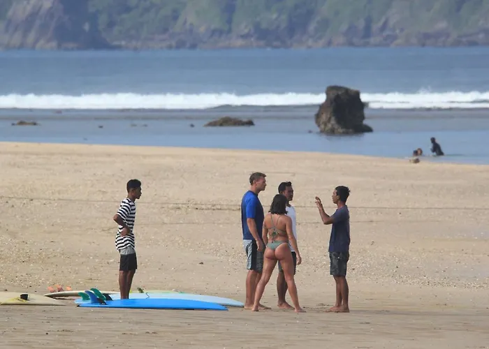 Ayolah Surf House And Surf Camp *