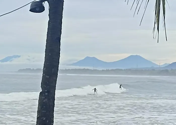 Ayolah Surf House And Surf Camp ホームステイ *