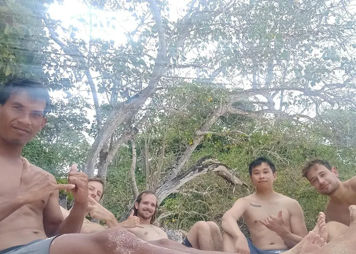 Ayolah Surf House And Surf Camp ホームステイ *