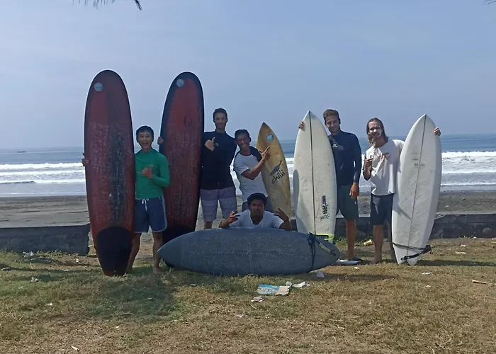 ホームステイ Ayolah Surf House And Surf Camp Jembrana