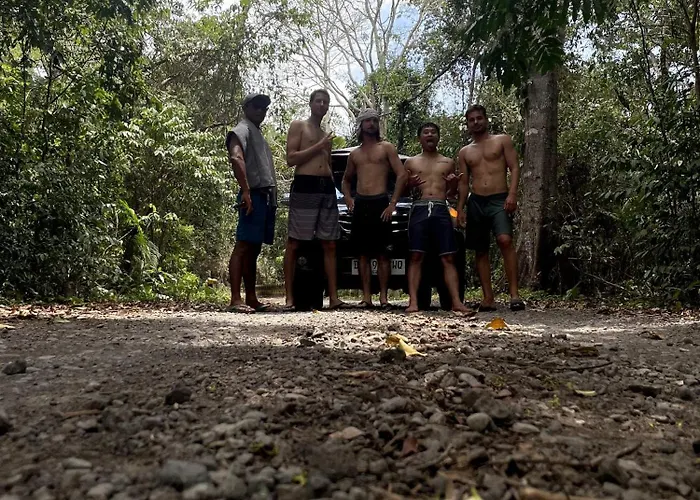 Ayolah Surf House And Surf Camp *
