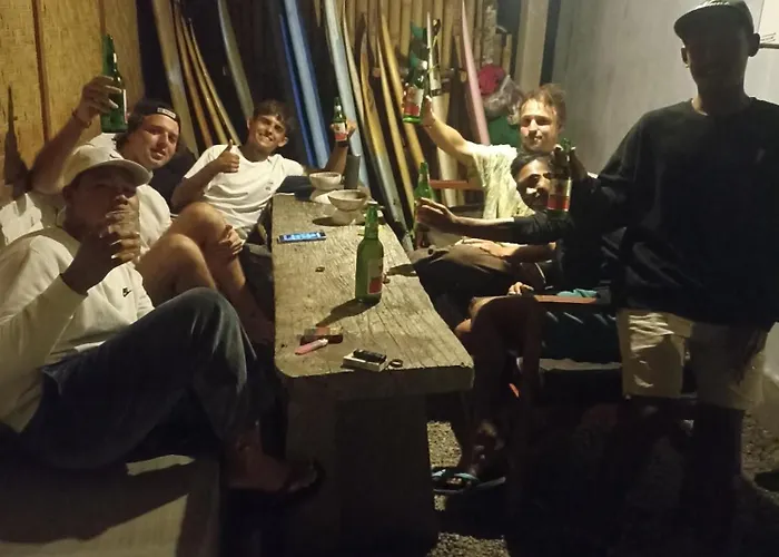 Ayolah Surf House And Surf Camp ホームステイ *