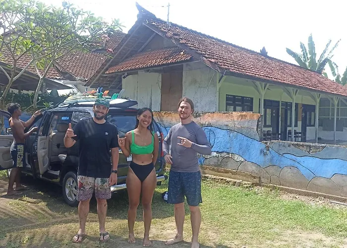 Ayolah Surf House And Surf Camp *