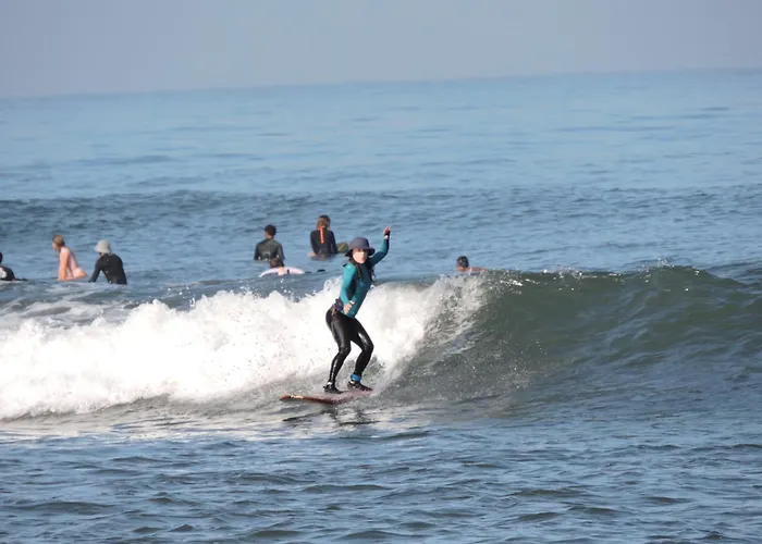 Ayolah Surf House And Surf Camp ホームステイ Jembrana