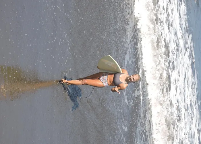 Ayolah Surf House And Surf Camp ホームステイ *