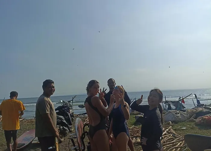 Ayolah Surf House And Surf Camp ホームステイ *