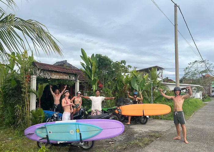 Ayolah Surf House And Surf Camp