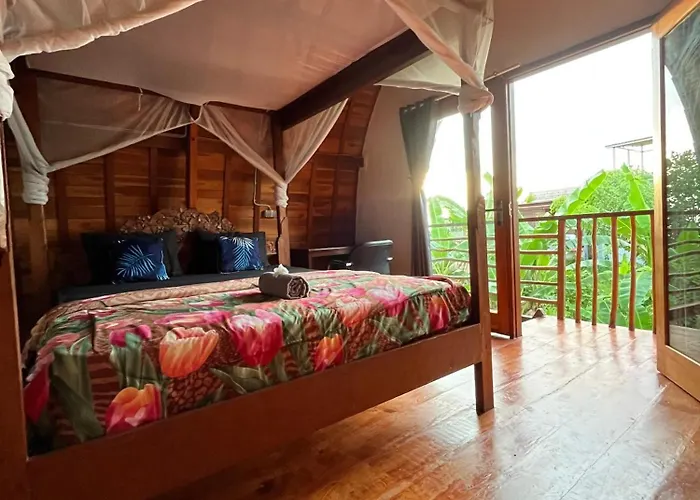 Ayolah Surf House And Surf Camp ホームステイ Jembrana